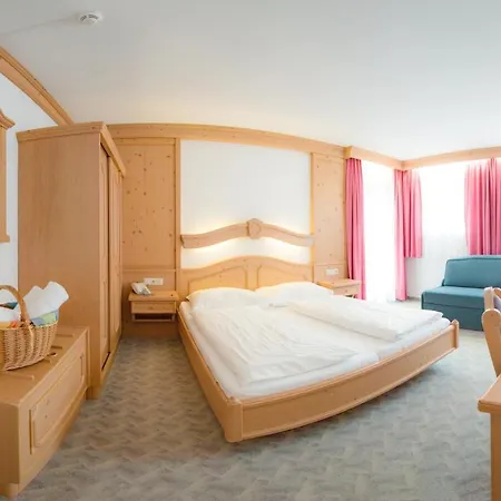 Zum Gruenen Tor Hotel 3*