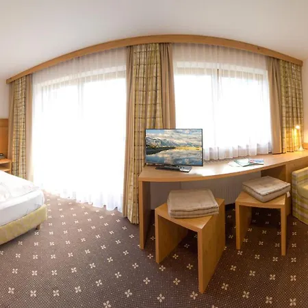 Zum Gruenen Tor Hotell 3*