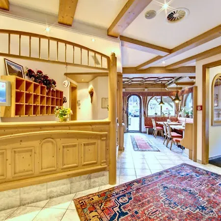 Zum Gruenen Tor فندق