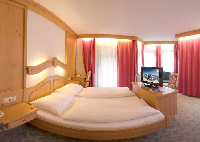 Zum Gruenen Tor Hotel Tux