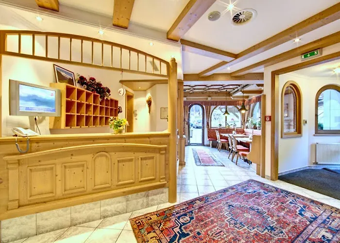 Zum Gruenen Tor فندق