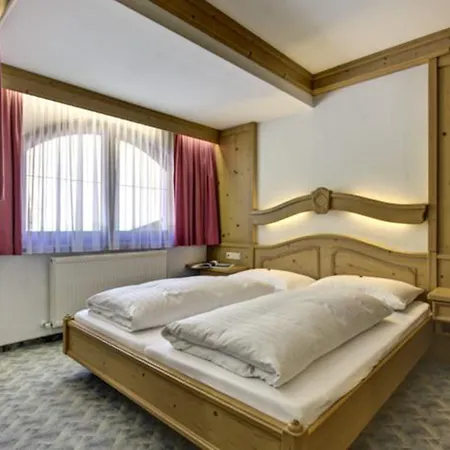 Zum Gruenen Tor Hotel Tux