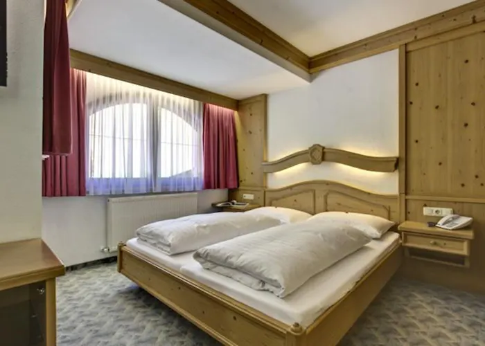 Zum Gruenen Tor Hotel Tux